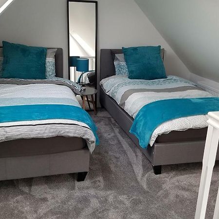 2 Serviced Apartments In Childwall-South Liverpool - Each Apartment Sleeps 6 Buitenkant foto