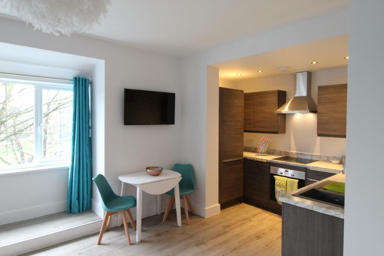 2 Serviced Apartments In Childwall-South Liverpool - Each Apartment Sleeps 6 Buitenkant foto