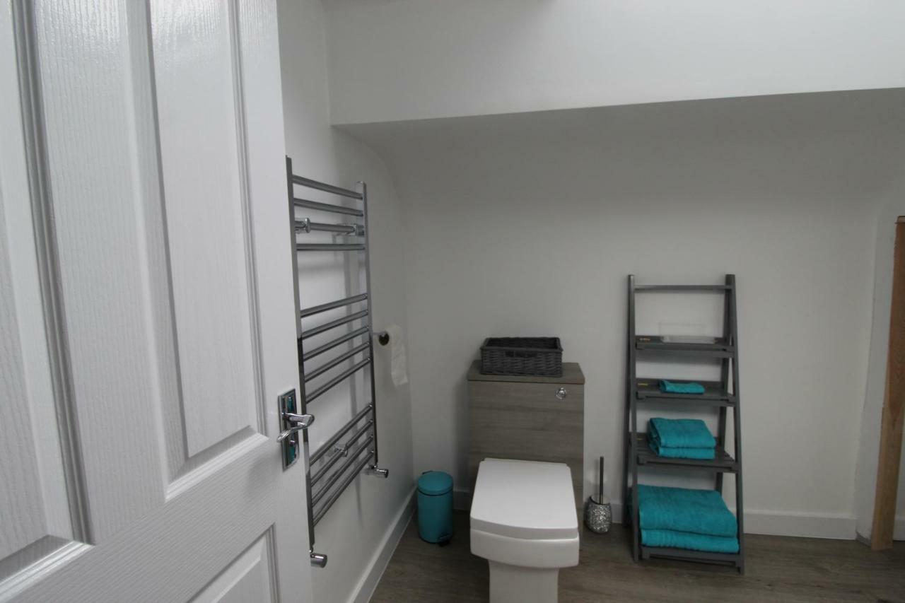 2 Serviced Apartments In Childwall-South Liverpool - Each Apartment Sleeps 6 Buitenkant foto