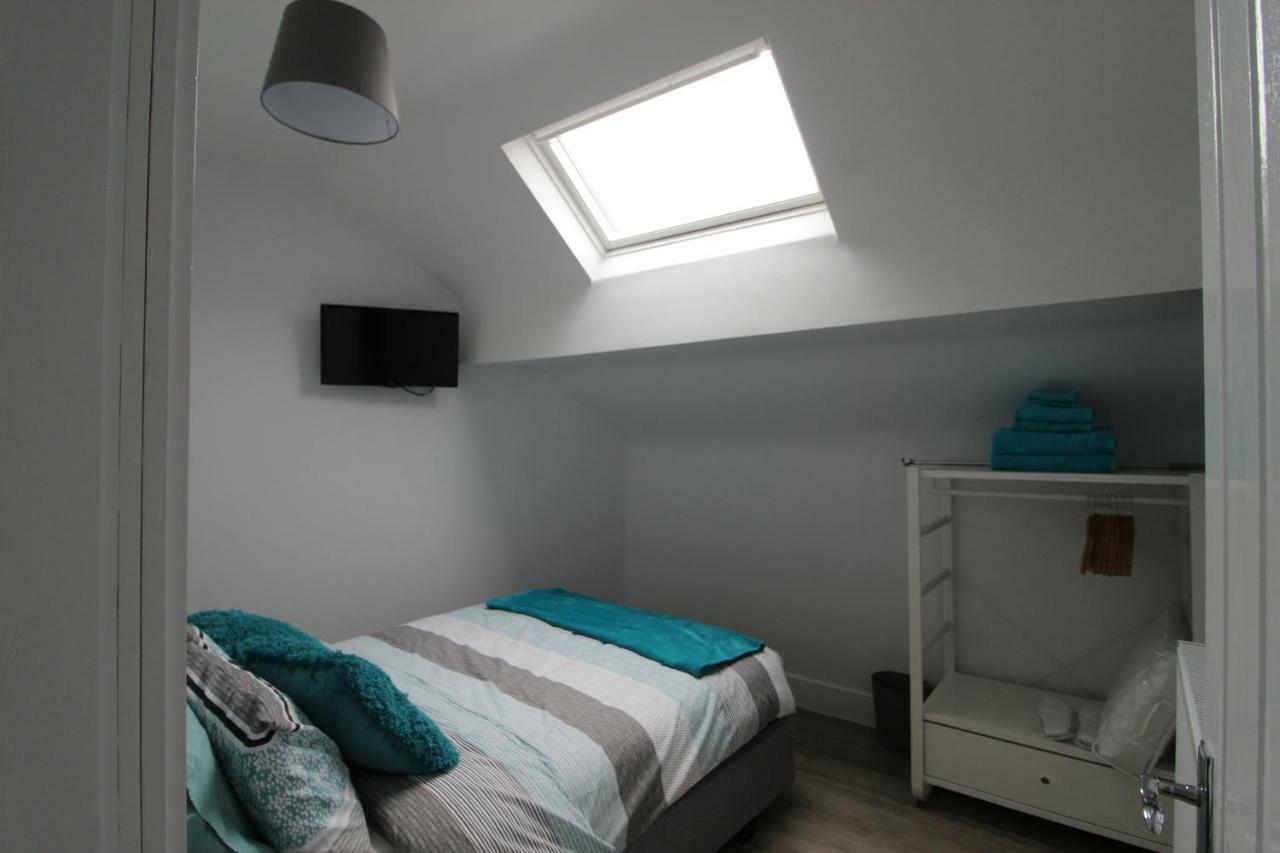 2 Serviced Apartments In Childwall-South Liverpool - Each Apartment Sleeps 6 Buitenkant foto