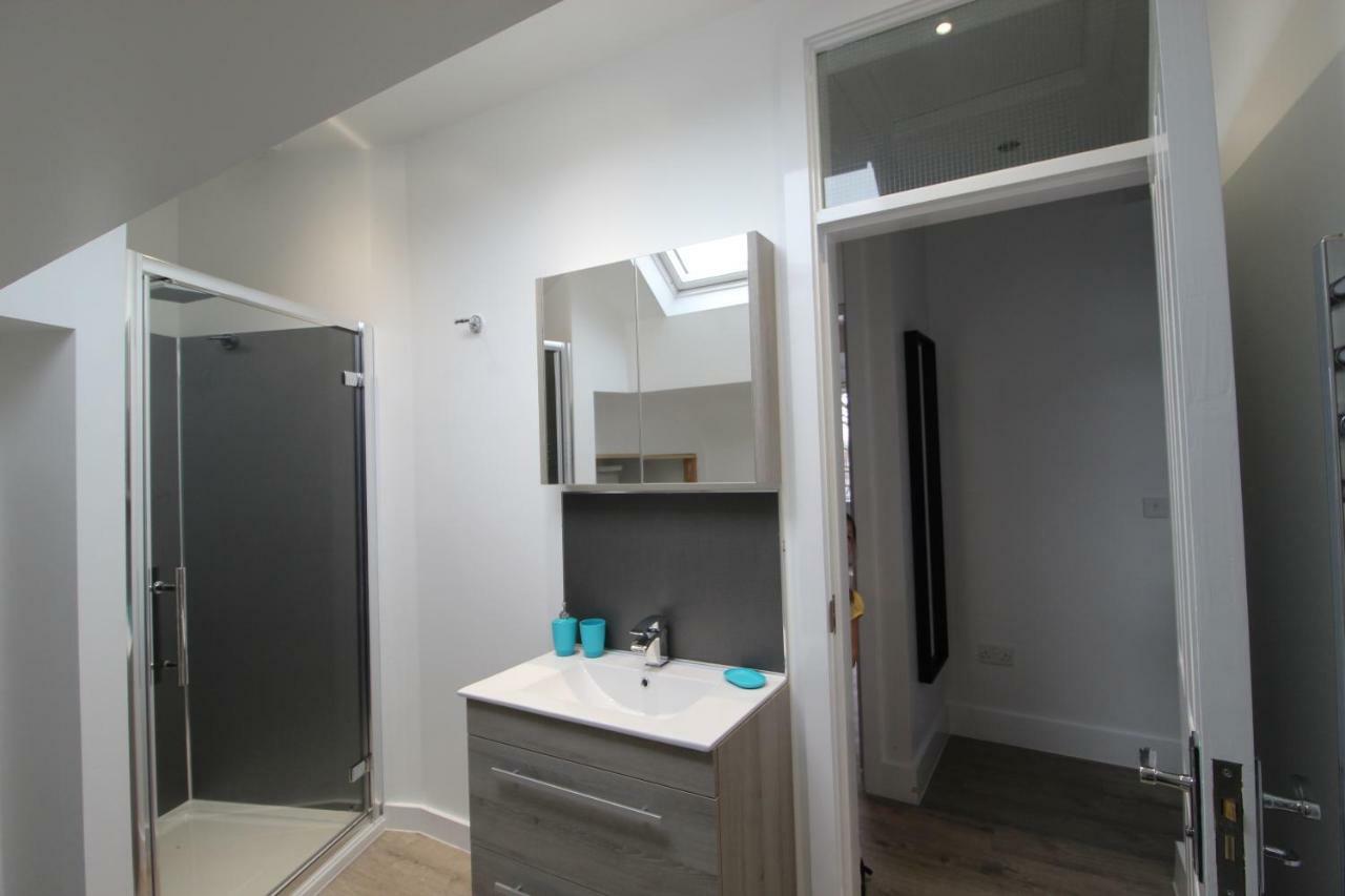 2 Serviced Apartments In Childwall-South Liverpool - Each Apartment Sleeps 6 Buitenkant foto