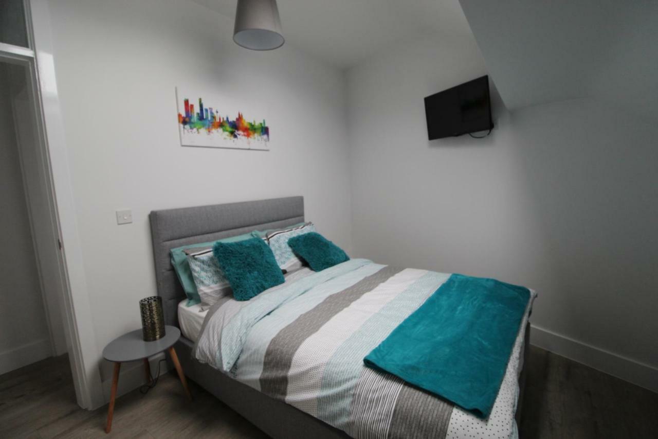 2 Serviced Apartments In Childwall-South Liverpool - Each Apartment Sleeps 6 Buitenkant foto
