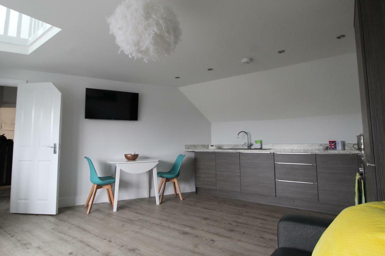 2 Serviced Apartments In Childwall-South Liverpool - Each Apartment Sleeps 6 Buitenkant foto