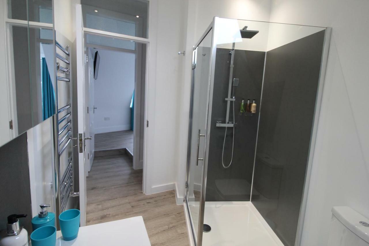 2 Serviced Apartments In Childwall-South Liverpool - Each Apartment Sleeps 6 Buitenkant foto