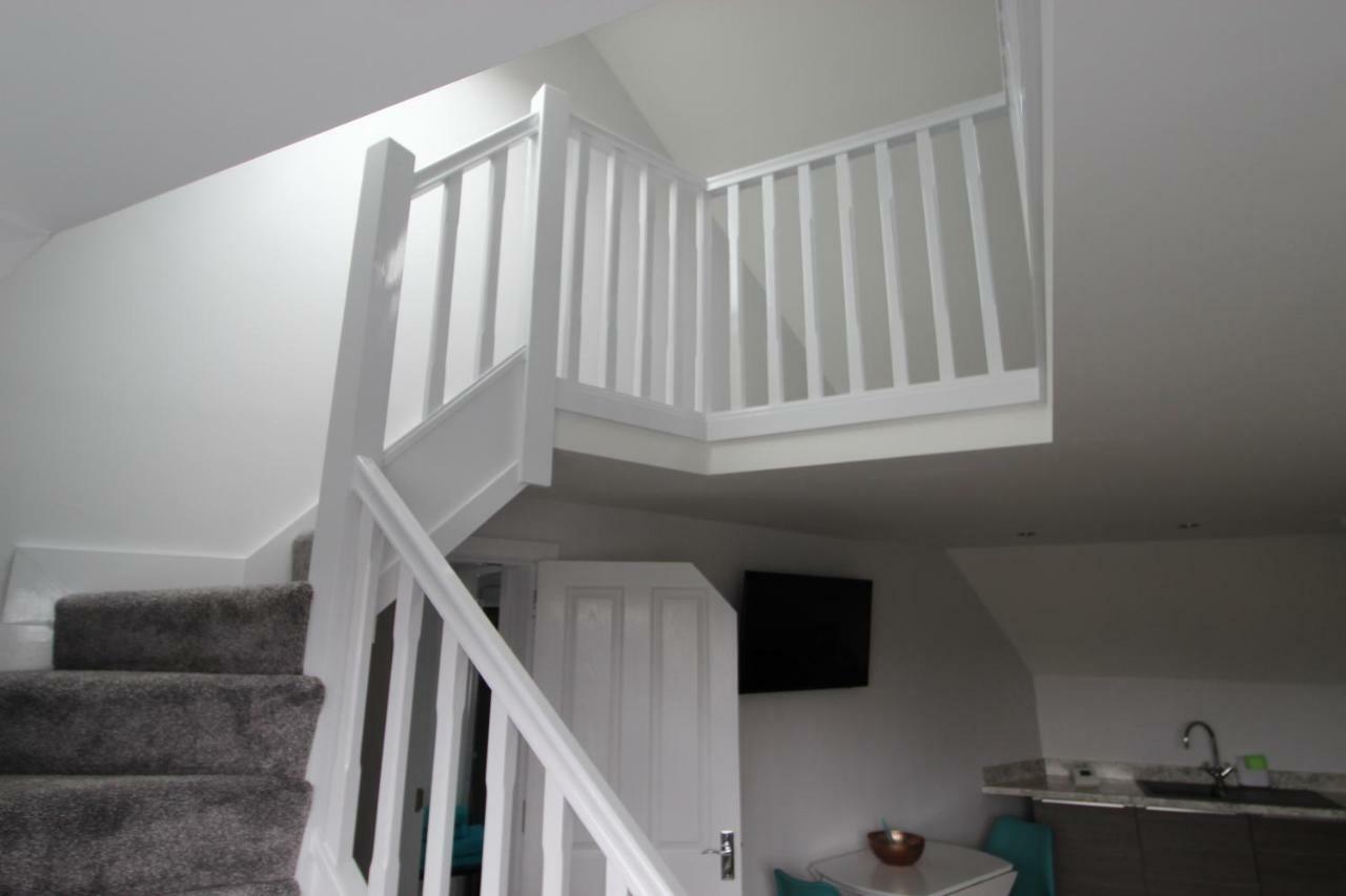 2 Serviced Apartments In Childwall-South Liverpool - Each Apartment Sleeps 6 Buitenkant foto