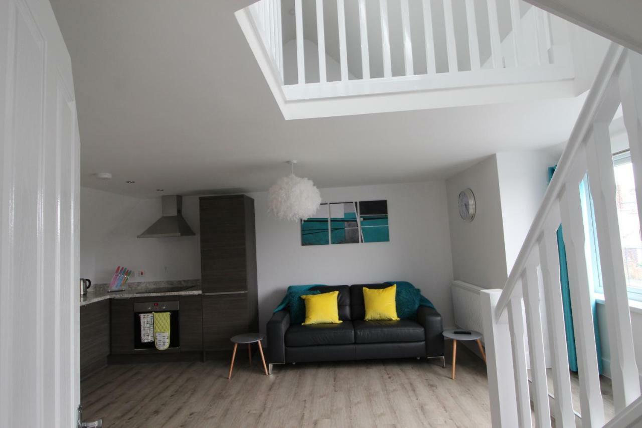 2 Serviced Apartments In Childwall-South Liverpool - Each Apartment Sleeps 6 Buitenkant foto