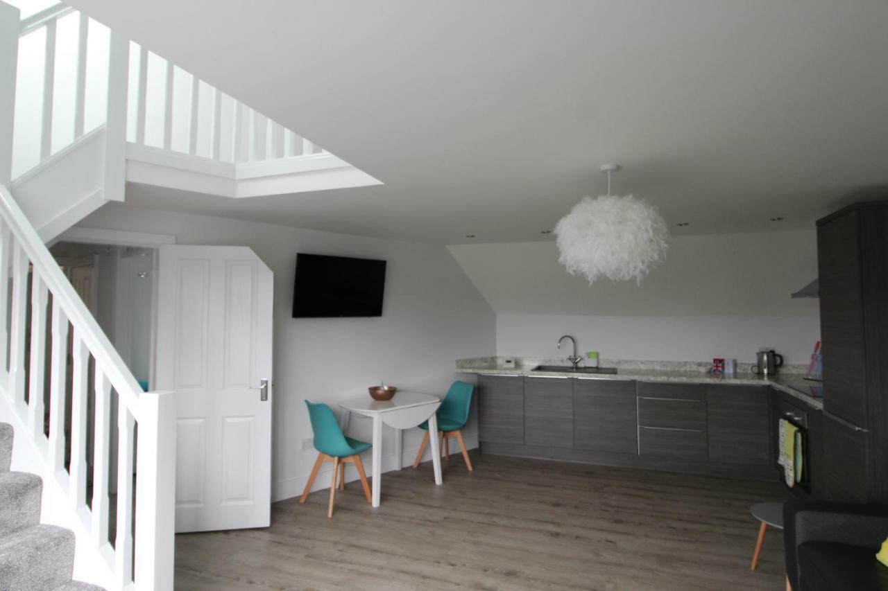 2 Serviced Apartments In Childwall-South Liverpool - Each Apartment Sleeps 6 Buitenkant foto
